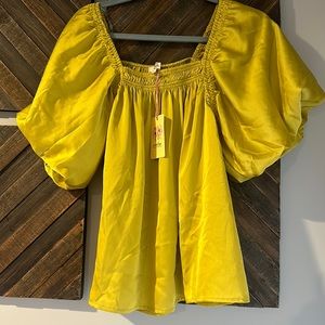 NWT entro puff sleeve top